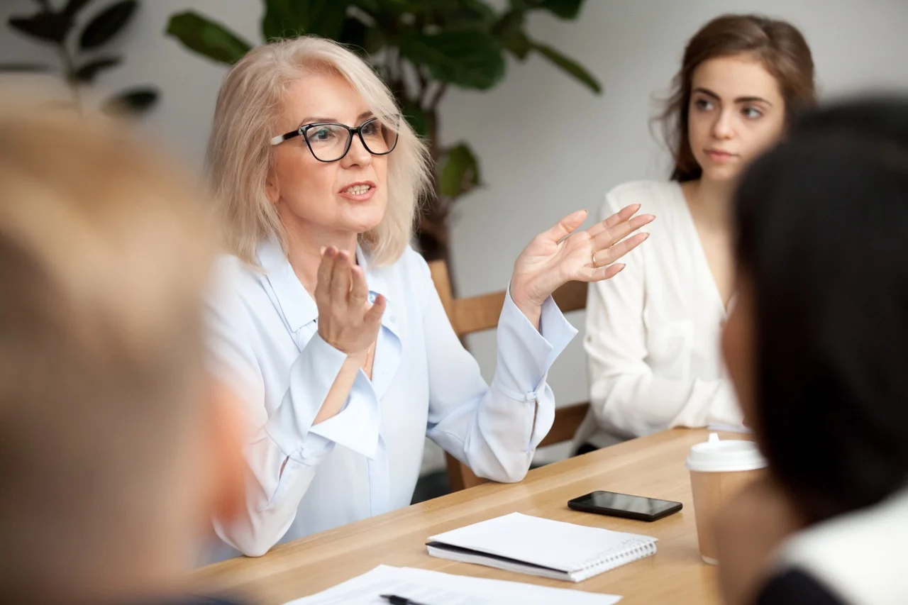 Senior advisor leading a strategic discussion with stakeholders, reflecting corporate advisory expertise, executive decision-making and managing complex business challenges